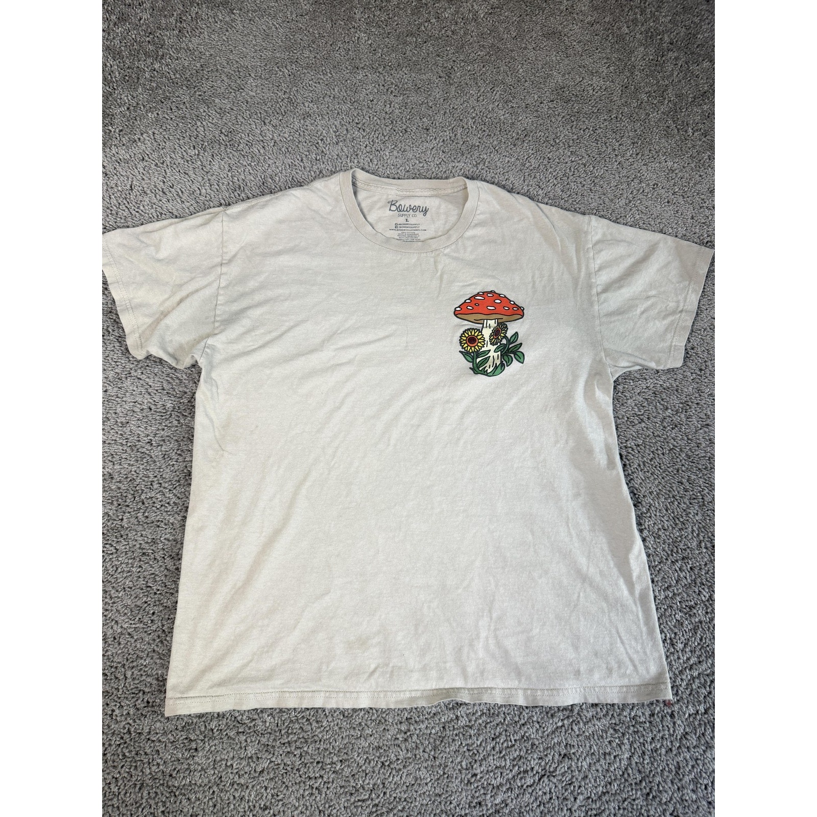 Bowery Supply Co. Shirt Mens L Beige Mushroom Graphic Crew Neck Cotton Tee